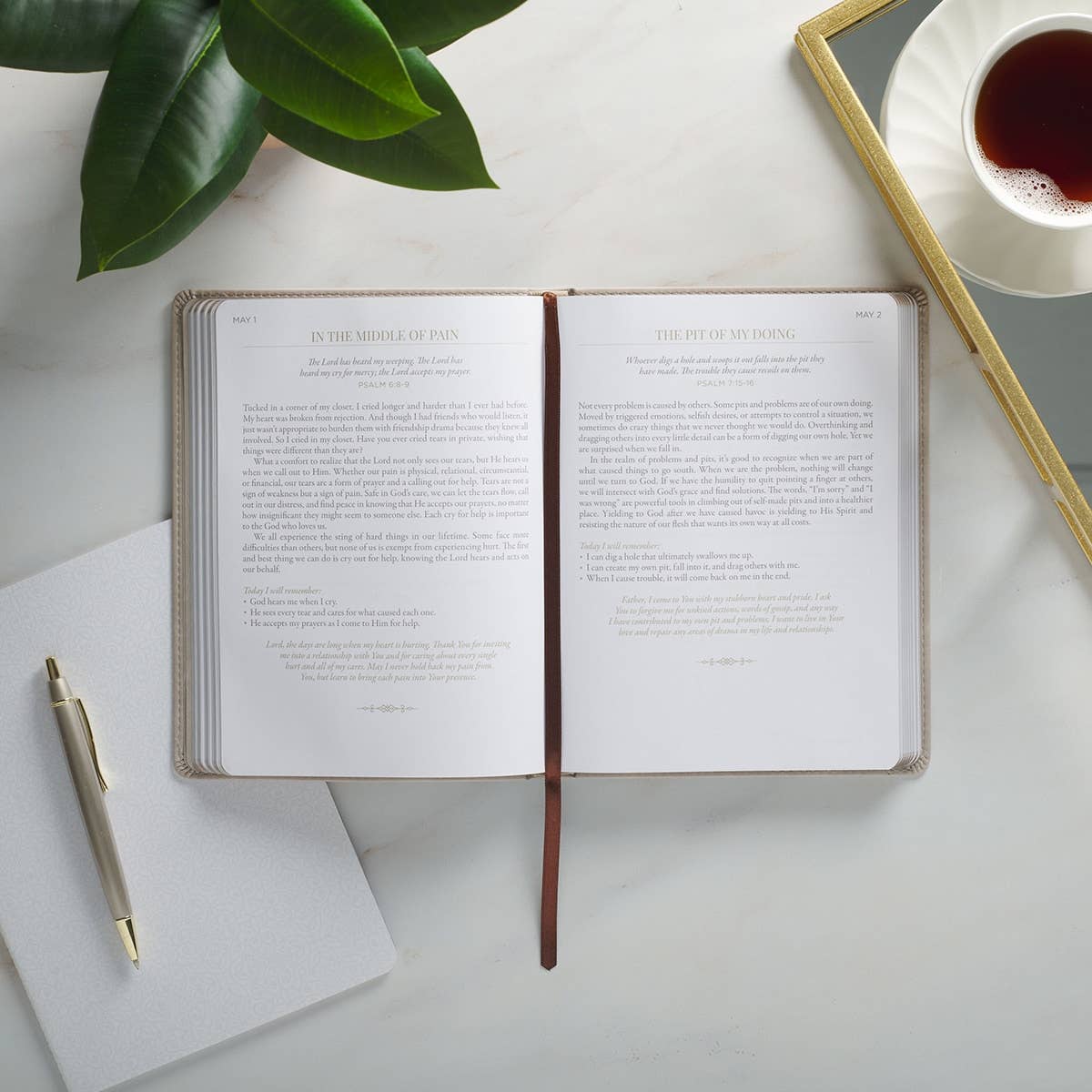 10 Minutes with God for Women Daily Devotional - Faux Leather